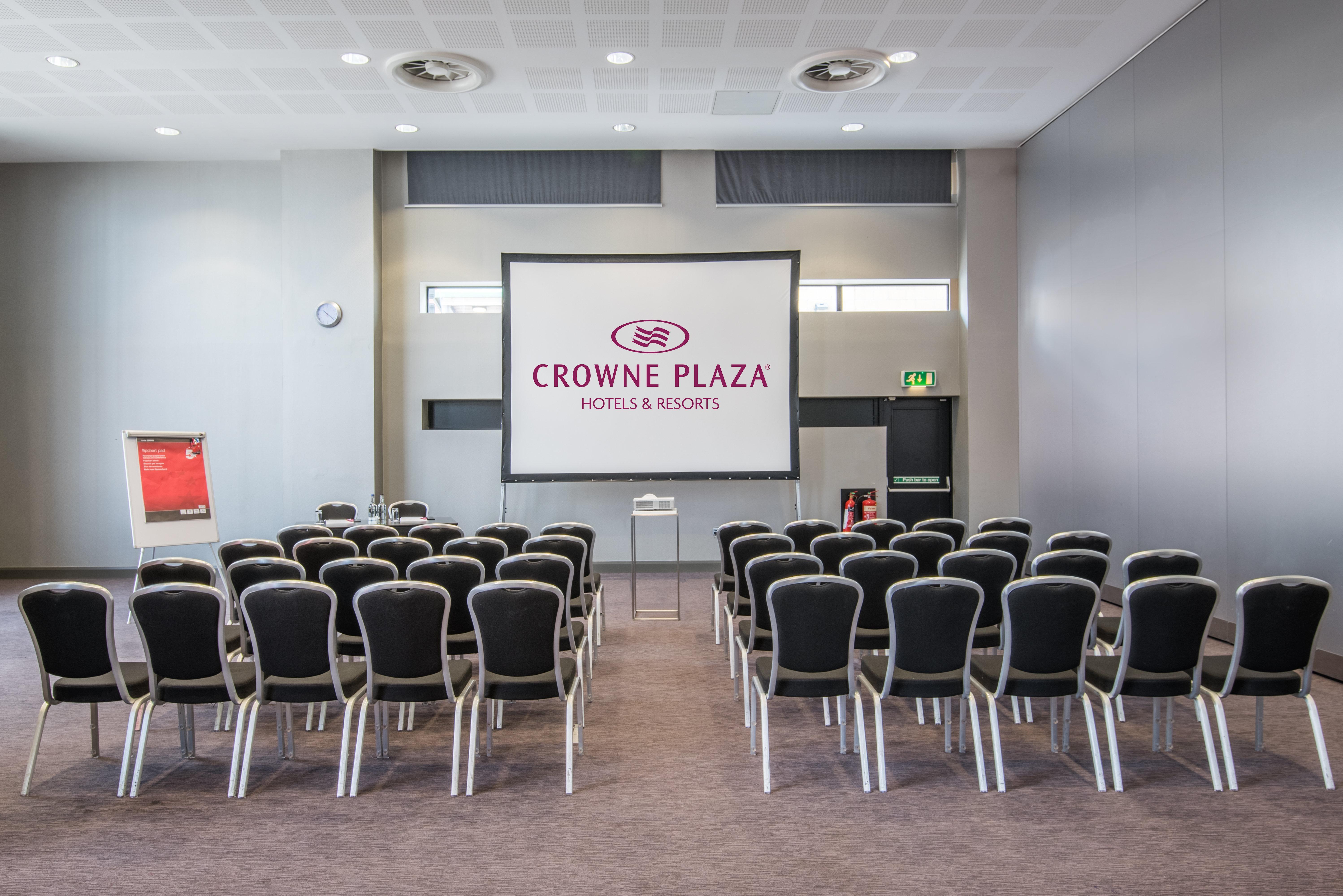 Отель Crowne Plaza Centre By Ihg