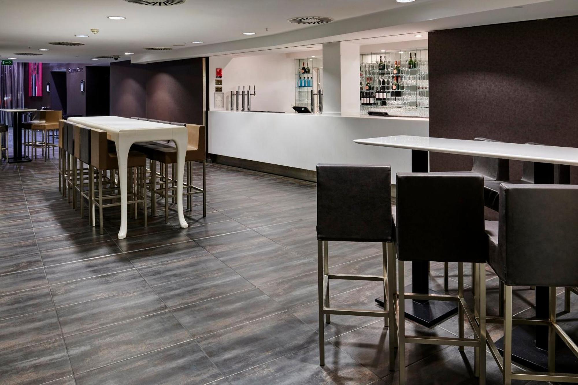 Отель Crowne Plaza Centre By Ihg 4*
