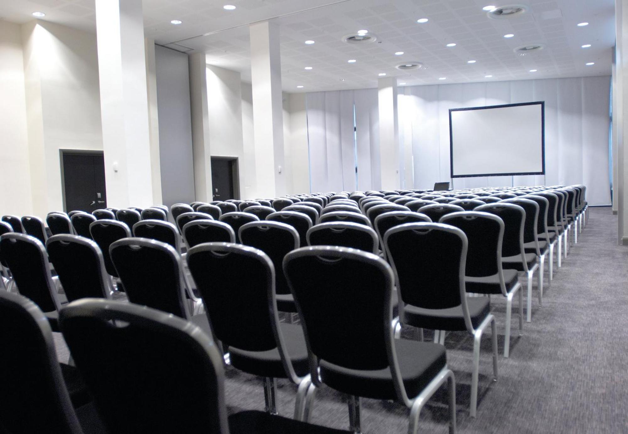 Crowne Plaza Centre By Ihg Отель 4*